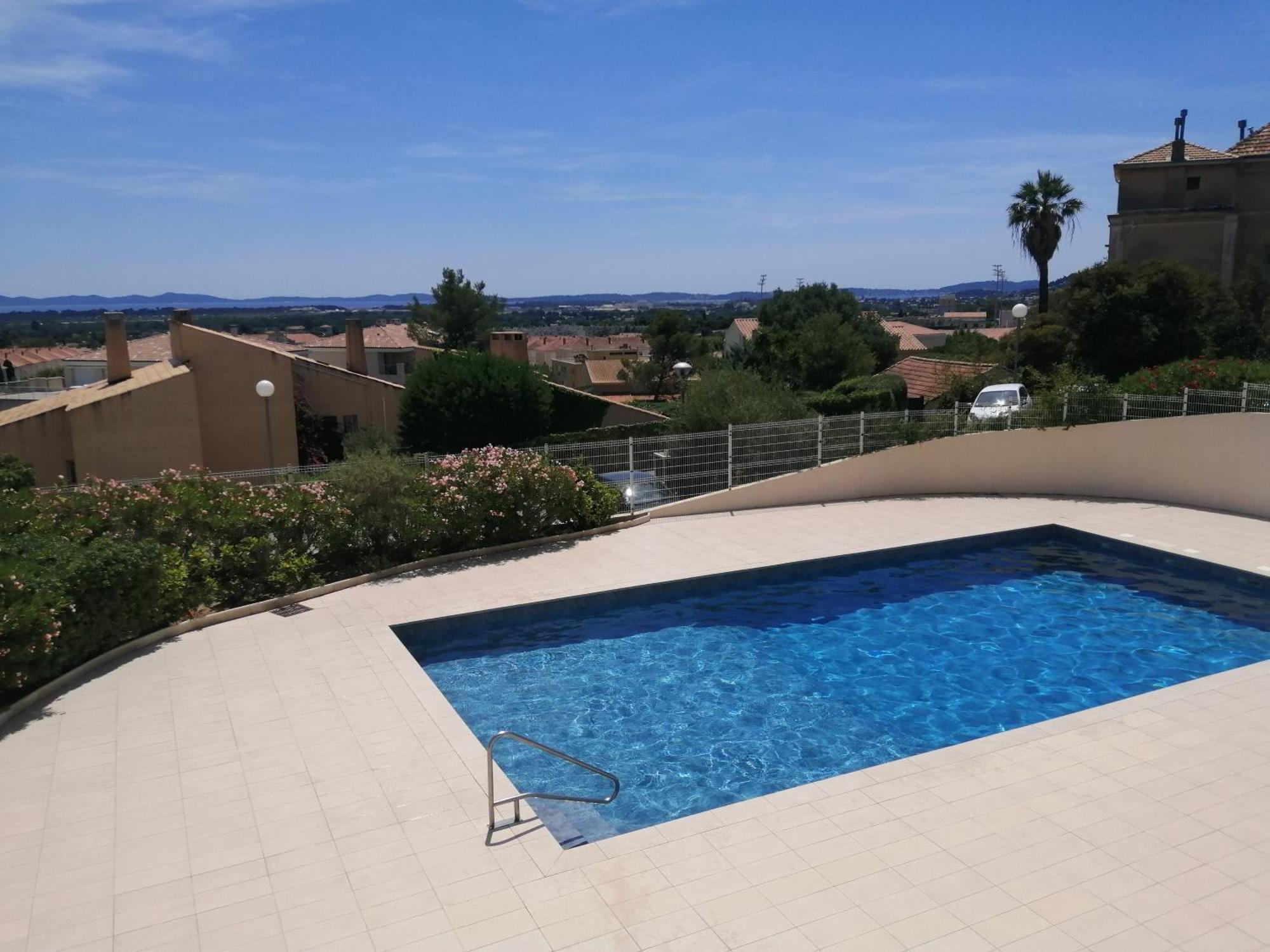 Studio Climatise Dans Residence Avec Piscine Et Tennis Hyeres Exterior photo